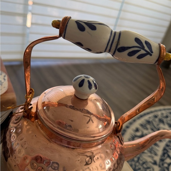 Old Dutch International Hammered Copper Teapot with Ceramic Handle - Picture 4 of 8
